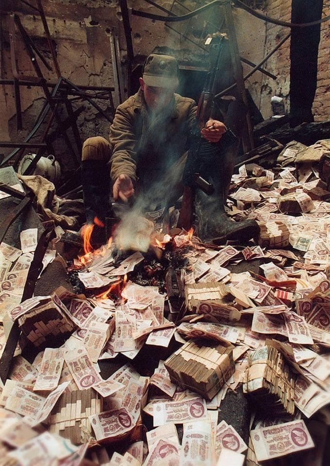 Russian soldier burning bank notes in Chechnya in 1995